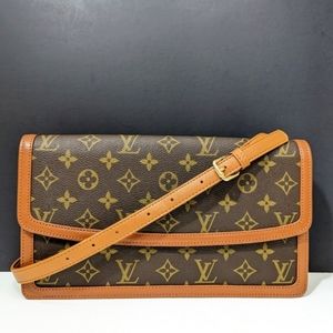 ✨ Louis Vuitton ✨ Dame GM monogram clutch pochette converted to crossbody